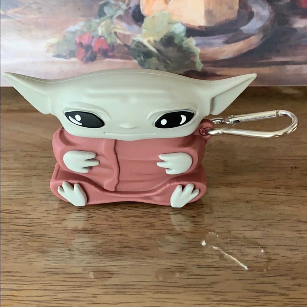 Baby Yoda AirPods Pro case